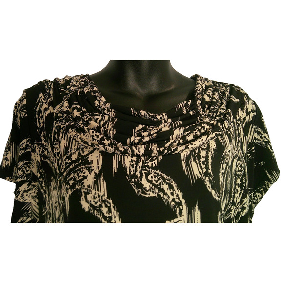 Rafaella Woman 1X Short Sleeve Blouse Rouched Round Neck Black & White Paisley - Picture 2 of 7